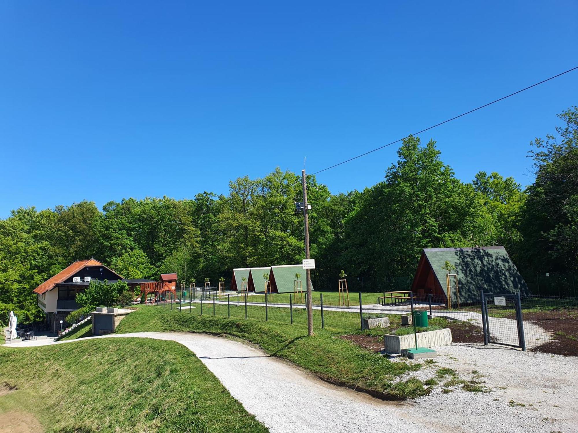 Kamp Restavracija Gladiator Luxuszelt Zetale